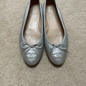 CHANEL Silver Metallic CC Ballet Flats with Bow